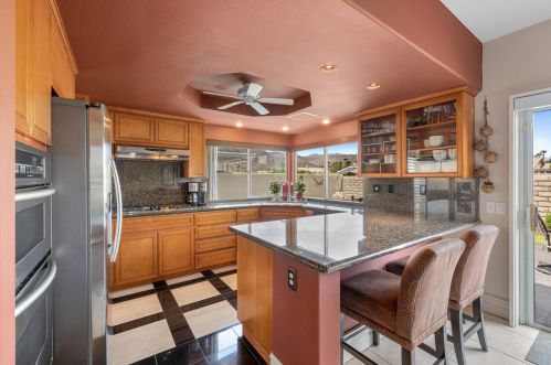 21 Florentina Dr, Rancho Mirage CA  92270-4804 exterior