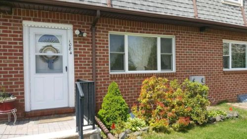 1084 Lizzies Ct, Bricktown, NJ 08724-7172