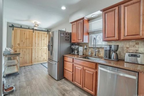 34 Larch Ct, Fishkill NY  12524-2626 exterior