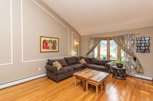 3 Capital Dr, Washingtonville NY  10992-1301 exterior