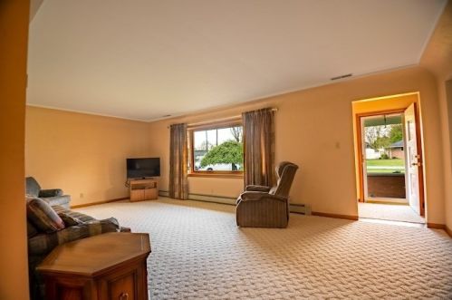 1049 Wilhelm Rd, Hermitage PA  16148-3746 exterior