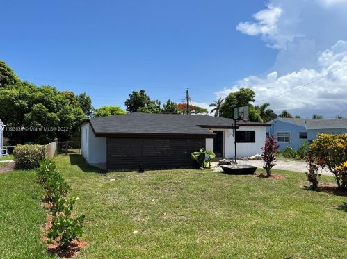 7020 27th Ct, Hollywood FL  33023-3706 exterior