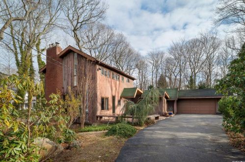 9 Highland Down, Shoreham, NY 11786-1526