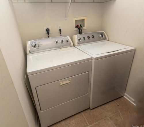 1214 Hustis Dr, Fishkill NY  12524-4968 exterior