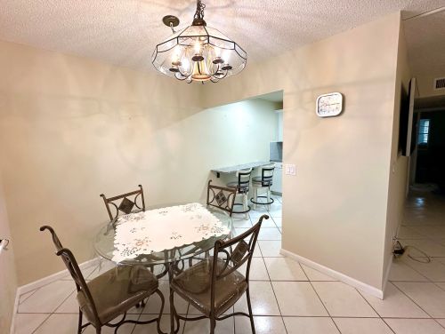 50 Kent D, West Palm Beach FL  33417-1707 exterior