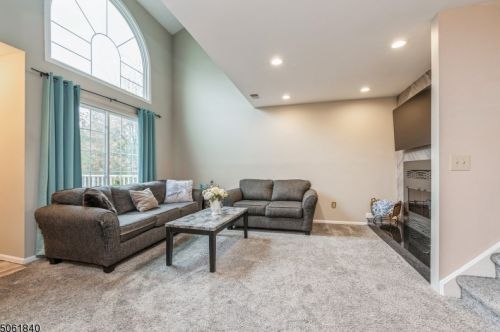 31 Academy Ct, Bedminster, NJ 07921-1821