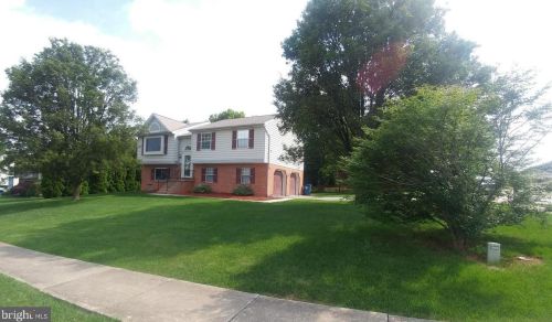 522 Dakota Dr, Red Lion, PA 17356-9657