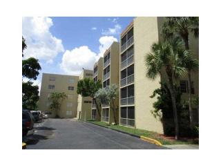 6930 186th St, Hialeah FL  33015-3200 exterior