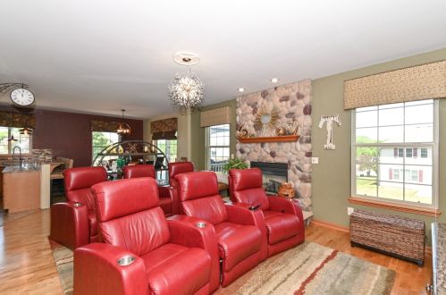 715 Apple Orchard Dr, Waterford WI  53185-2895 exterior