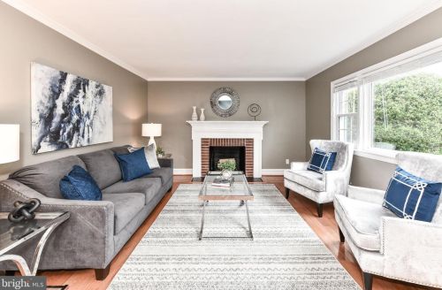 3027 Crane Dr, Falls Church VA  22042-3004 exterior