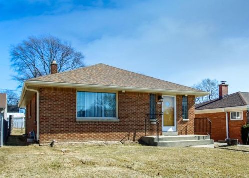 4368 Taylor Ave, Milwaukee, WI 53207-5226