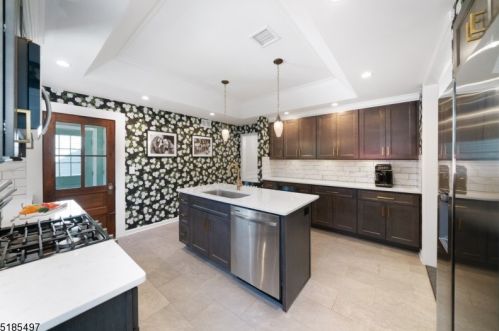 7 Birchwood Rd, Parsippany NJ  07834-1201 exterior