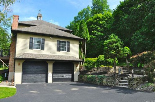 9 Scenic Pond Dr, Warwick NY  10990-2651 exterior