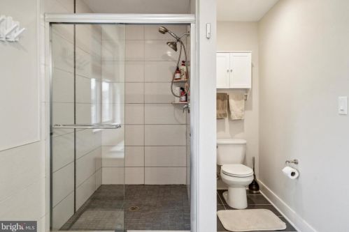 1722 Manton St, Philadelphia PA 19146-3018 exterior