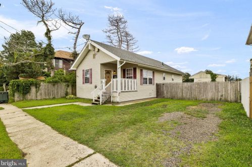 1822 Riverside Dr, Atlantic City, NJ 08401-1737