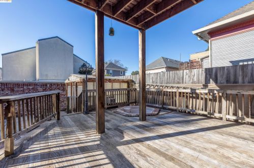 1115 Chestnut St, Oakland CA 94607-2874 exterior