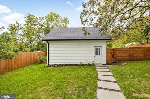 4624 Asbury Pl, Washington DC  20016-4325 exterior