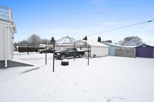 823 10th St, Manitowoc WI  54220-3304 exterior