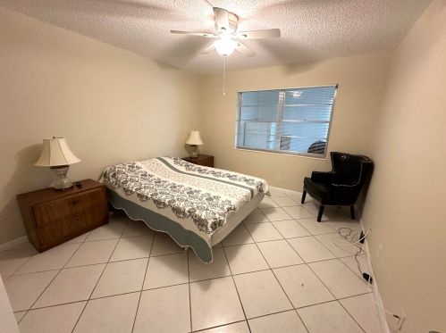 50 Kent D, West Palm Beach FL  33417-1707 exterior