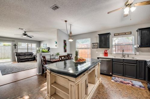 1013 Greenbend Dr, Denton TX  76210-8677 exterior