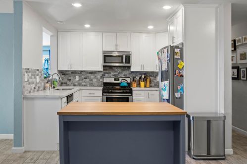 7990 Windsor Dr, La Mesa CA  91941-7808 exterior