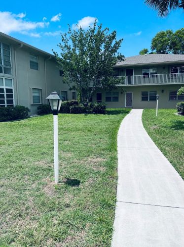 24 Lake Vista Trl, Fort Pierce, FL 34952-6358