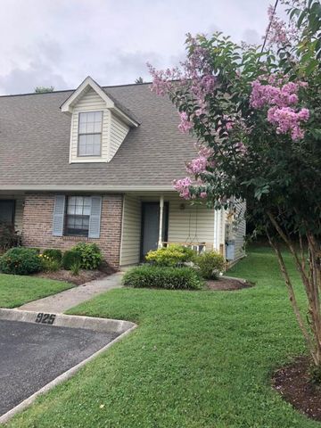 925 Chip Cove Ln, Knoxville, TN 37938-4659