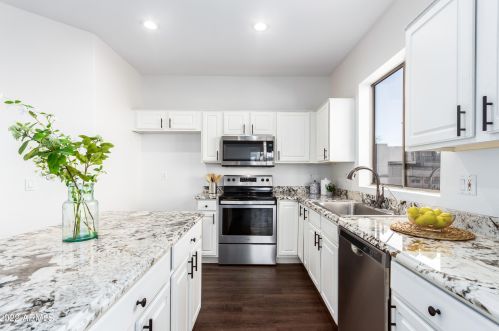 1342 Dunbar Dr, Phoenix AZ 85041-6151 exterior