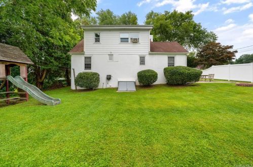 106 Oak Cir, Mahopac NY  10541-4146 exterior