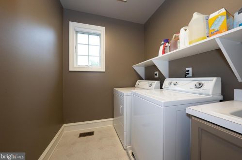 315 Blackburn Dr, Berwyn PA  19312-2801 exterior