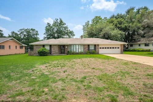 301 Kansas St, Van, TX 75790-3813