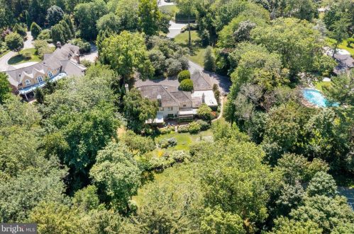 71 Tunbridge Rd, Haverford PA  19041-1038 exterior