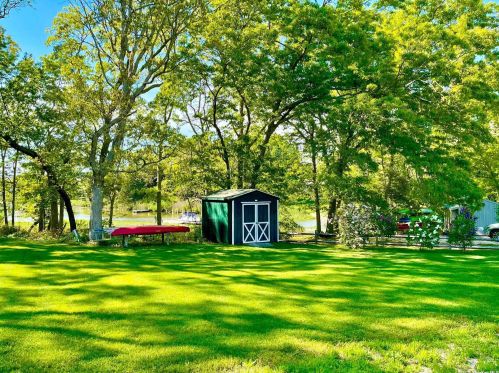 305 Bayberry Rd, Southold, NY 11971-4436