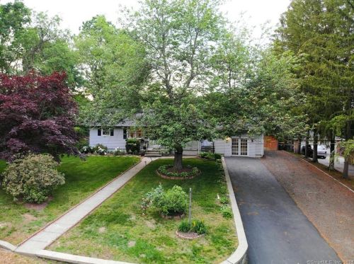 62 Everitt St, Waterbury, CT 06704-2827