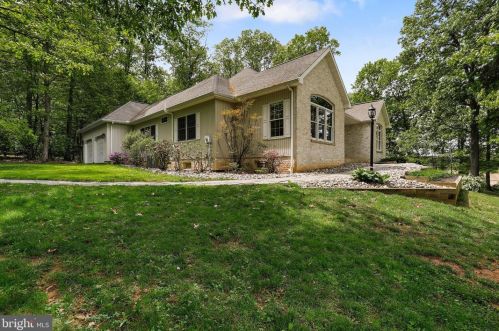 1265 Crown Point Ct, Tolna, PA 17349-8921