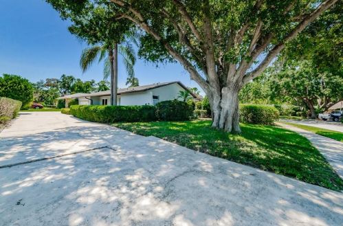 835 Winding Oaks Dr, Palm Harbor, FL 34683-6612