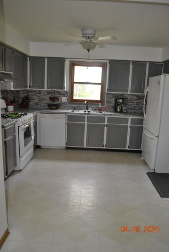 328 Foxmead Dr, Waterford WI  53185-4427 exterior