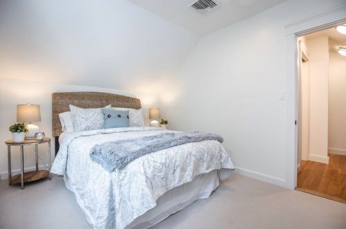 33 Pickering St, Danvers MA  01923-2017 exterior