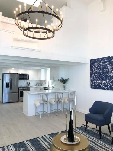 320 Rossmore Dr, Oxnard CA  93035-4465 exterior