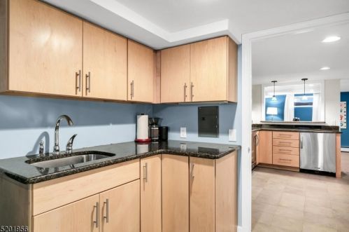 127 Hillside Ave, Bedminster NJ  07921-2516 exterior