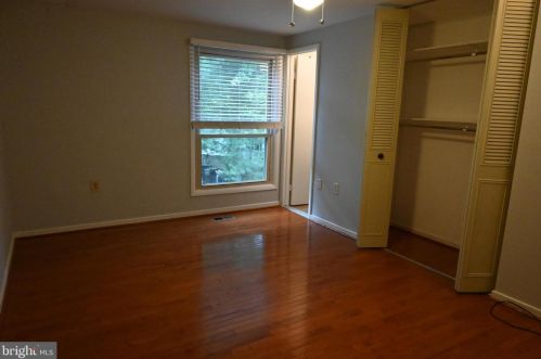 2308 Whitetail Ct, Herndon VA  20191-3018 exterior