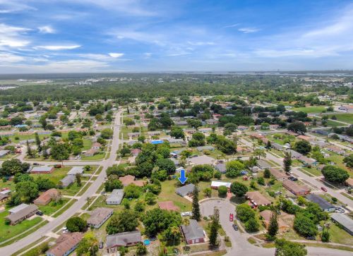 107 Tropic Ct, Fort Pierce FL  34946-1257 exterior