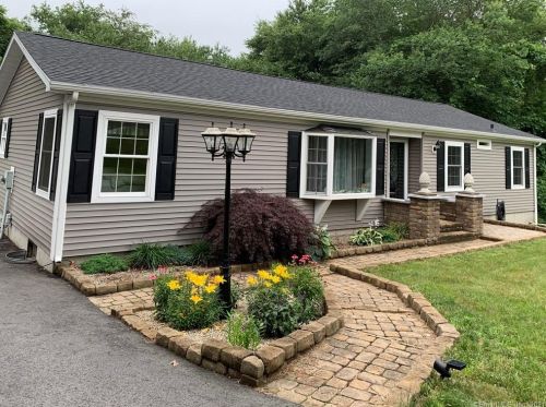 8 Cypress Rd, Uncasville, CT 06382-1420