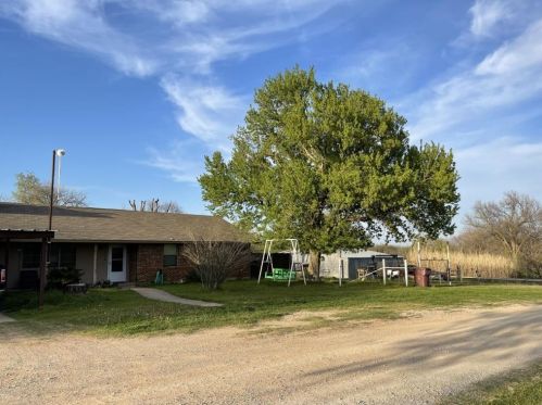 312 South St, Henrietta, TX 76365-3449