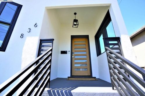 836 47th St, Oakland CA  94608-3202 exterior