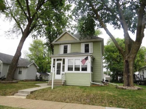 1215 Forest Ave, Waterloo, IA 50702-3136