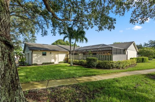 1431 Captains Walk, Fort Pierce FL  34950-6921 exterior