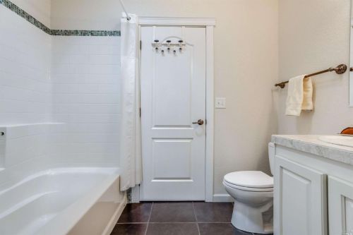 134 Bluejay Dr, Santa Rosa CA  95409-4105 exterior