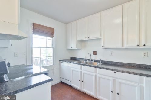 2943 Wetherburn Ct, Woodbridge VA  22191-4631 exterior