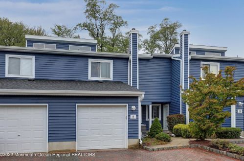 8 Rambling Meadow Ct, Tinton Falls, NJ 07724-4000
